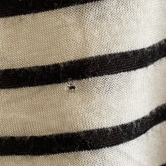 Nollie Striped V-Neck - Picture 3 of 4